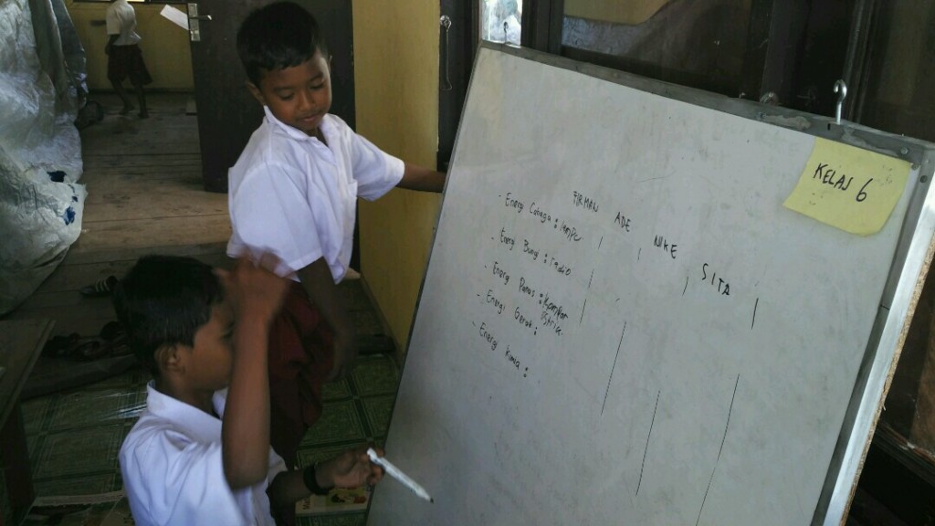 Anak-anak semangat mengikuti kegiatan belajar mengajar (KBM)